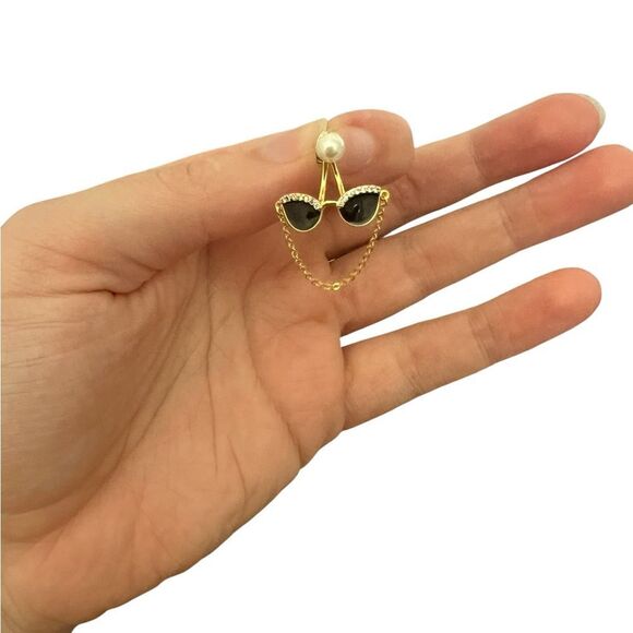 Sunglasses Stud Earrings - Picture 5 of 6